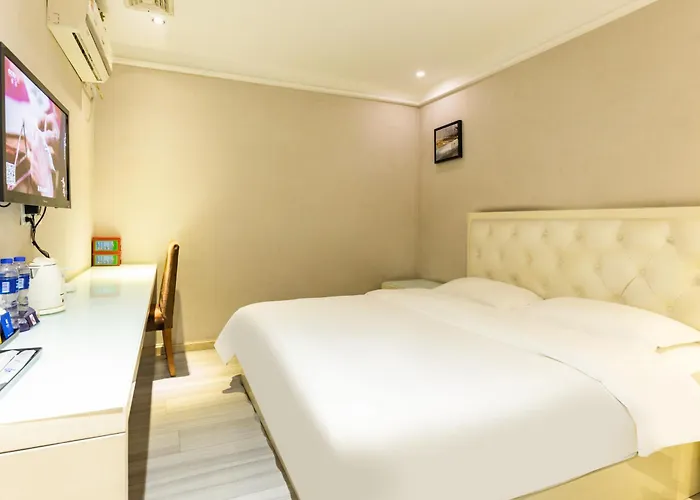 Kaiserdom Hotel Baiyun Airport-24-Hour Airport-Free Shuttle Bus