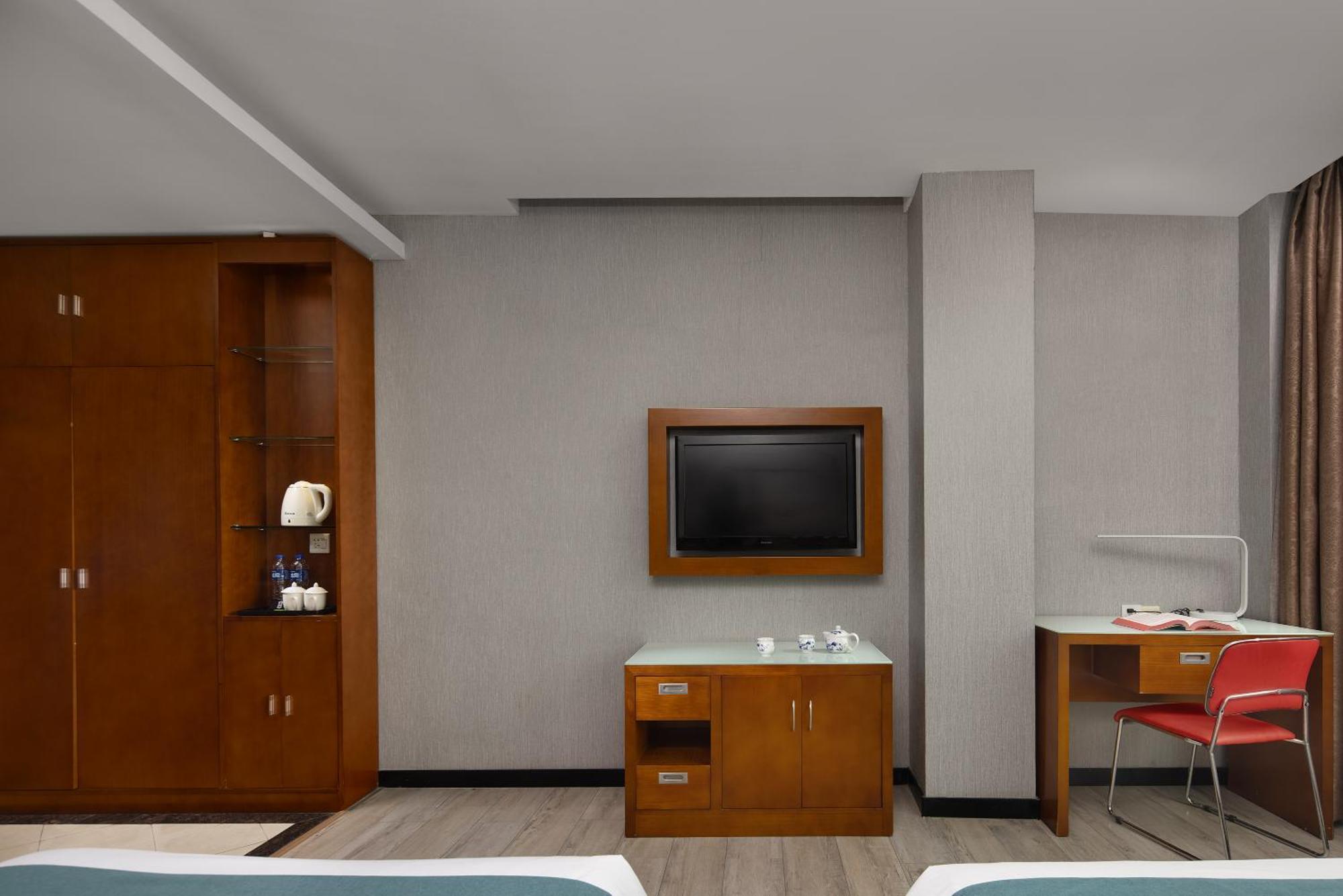 Kaiserdom Baiyun Airport-24-hour Airport-free Shuttle Bus Отель Гуанчжоу