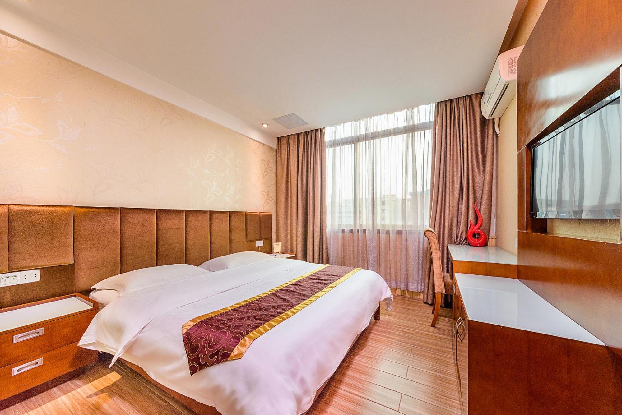 Kaiserdom Baiyun Airport-24-hour Airport-free Shuttle Bus Отель Гуанчжоу