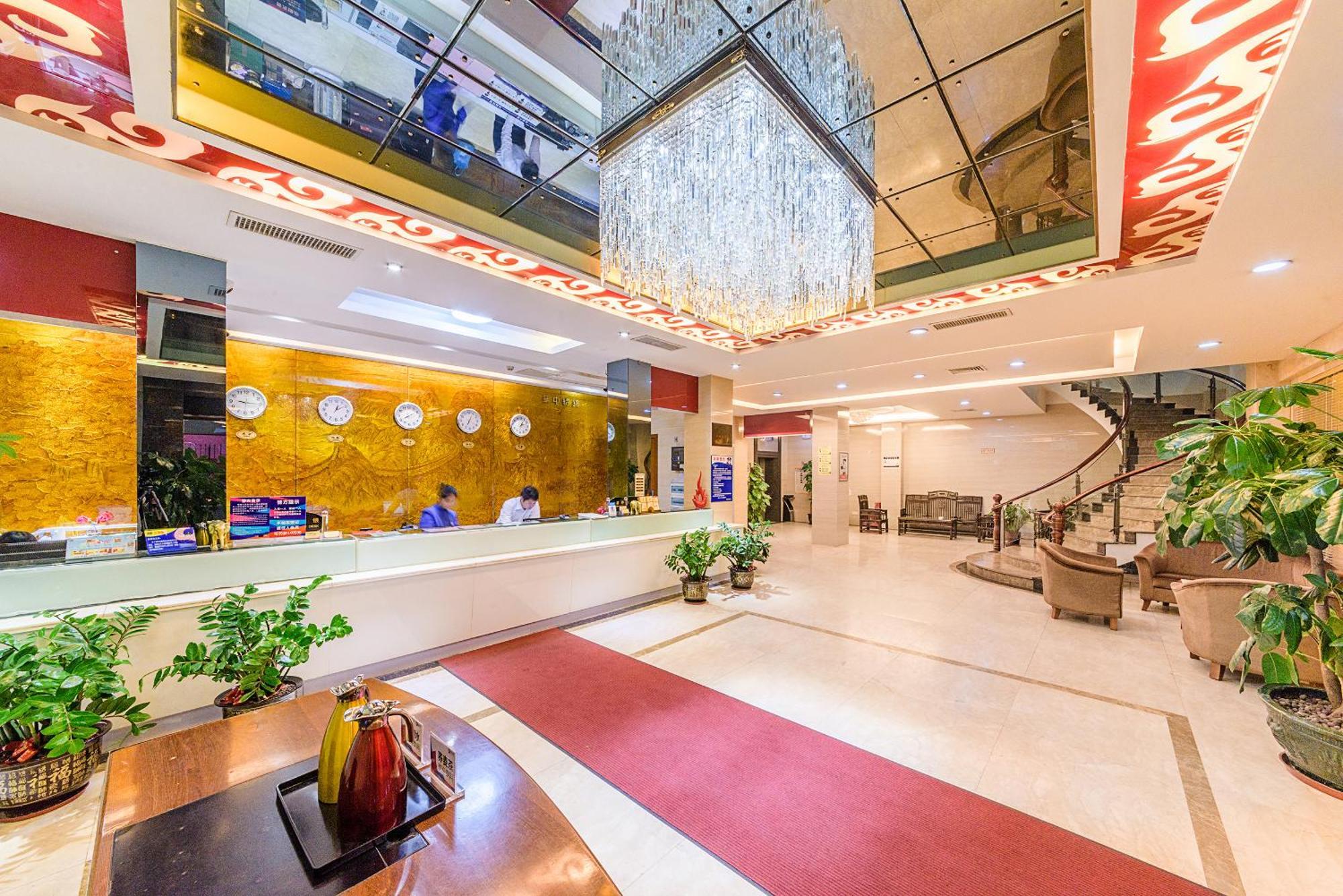 Отель Kaiserdom Baiyun Airport-24-hour Airport-free Shuttle Bus Гуанчжоу